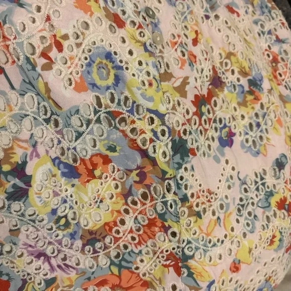 Elliatt Boho Floral Eyelet Scallop Lace Midi Dress M Pockets Zip Back Romantic - Picture 7 of 7